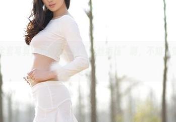 在爱丝看全套写真，我得说，这“美丝病栋”啊，不知不觉就把我吸引了。