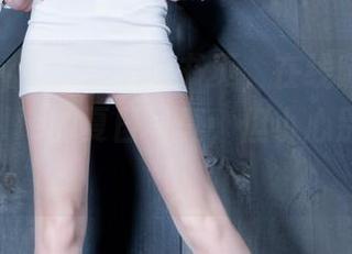 Beautyleg – 开启书页，在线随时欣赏Michelle的夏日写真，但小心别被晒黑！