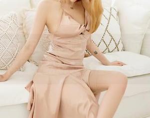 Feilin嗲囡囡 – 特别定制的美脚写真，李梓熙轻松玩转态度与风情