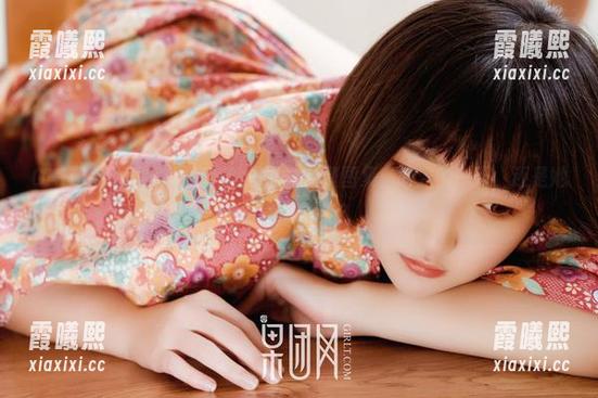 GIRLT果团网 - 黄歆苑的日常，免费图集：萌宠的一天，还是她的美好时光？