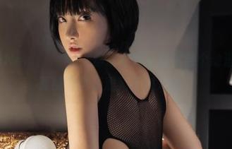 我说HaNari(하나리)，你这红裙子穿得像个动漫公主，真的完全是漂亮不似人间！