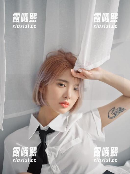 丝袜与Hyoyeon(김효연)，这个写真合集让你对搭配有新灵感！