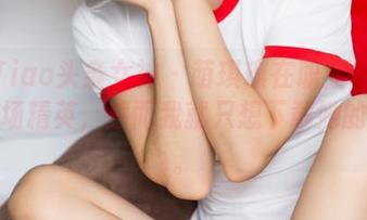 TouTiao头条女神 – 萌琪琪在职业装里扮演职场精英，然而我就只想下载她的图片。