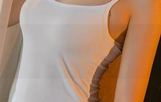 UGirls尤果网 – 踏足风云—艾霓莎的美脚写真集，让烦恼统统跑去找其他鞋子吧！