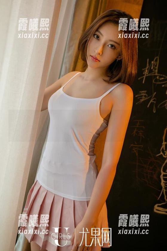 UGirls尤果网-艾霓莎 UGirls尤果网 - 踏足风云—艾霓莎的美脚写真集,让烦恼统统跑去找其他鞋子吧!