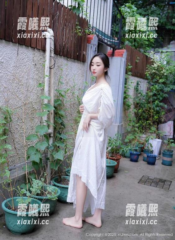 Xiuren秀人网 - Arude薇薇的皮衣之旅，高清版！分享给你看看
