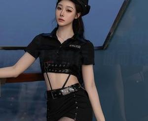 Xiuren秀人网 – 少女心雪雪的套装图库分享，真的是只求流行，时而让我忍俊不禁…