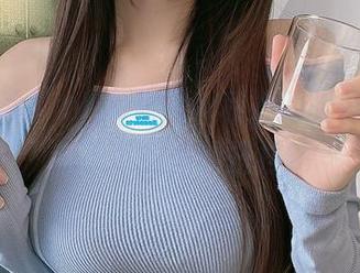 新鲜图片，miko酱ww和她的眼镜，真是个不可捉摸的搭档！