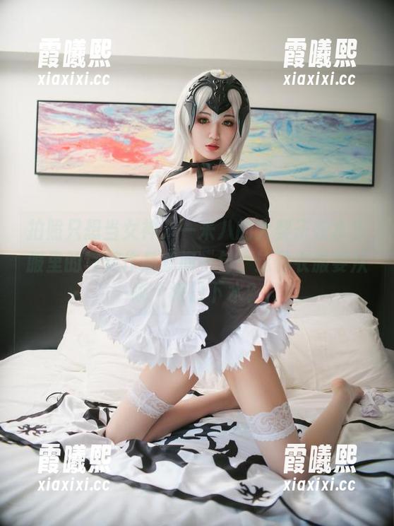拍照只想当女神，一米八的大梨子在水手服里的写真作品就问一句：这件衣服要从哪个港口下水？