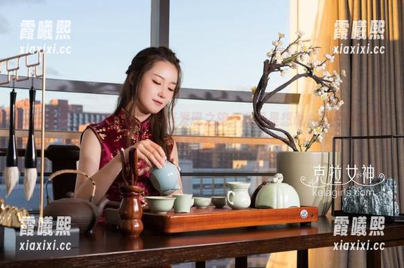 克拉女神-YOYO 克拉女神 - YOYO在线写真发现之旅:我只是想说,那片海的蓝真好看……