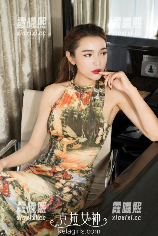 克拉女神 - 裸足之旅：彤萱在线图集，亲吻大地的那一刻。