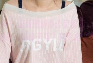 克拉女神 – 最新熙妍办公室图册，你会想要带回来一张椅子吗？或者是文件夹？