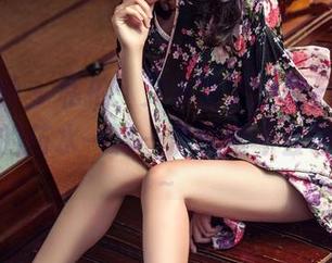 头条女神 – 私拍：艾小青护士的日常，和她手里的药水一样—清淡但不会让你失望～