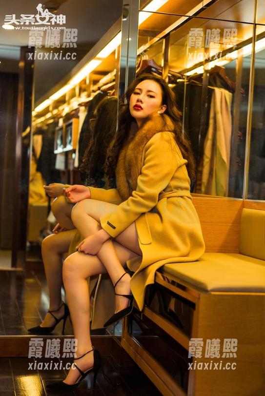 头条女神-赵灵儿 头条女神 - 短裙不只是一条裙子,赵灵儿让资源显得如此丰富!