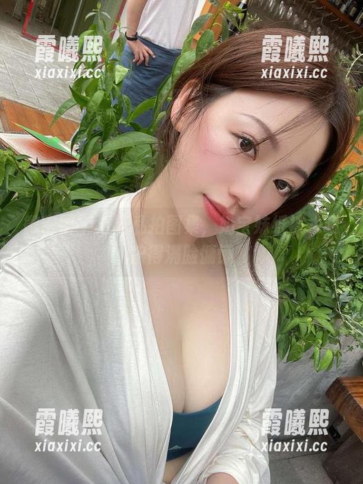 奶宝妹纸 微密圈 - 浴缸私拍图集,奶宝妹纸被水呵护得满脸慵懒