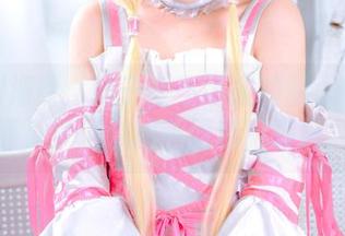 喜多川海梦：妍子坚不可摧的私人定制写真，梦境似的画面随意转换。