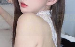 小小奶瓶儿精选的连体衣，转眼就把我的目光给吸走了！