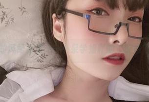 我们的风纪委员——小泉学姐吖的“议题”美照
