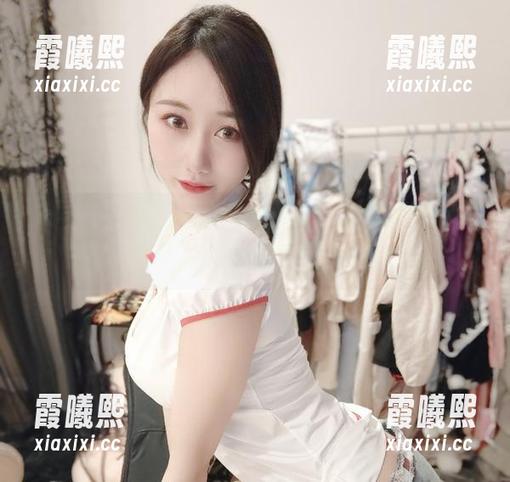 微密圈 - 小玉吃果冻穿红裙，私房就像是一场诱人的梦，原图里透出的一丝暧昧…