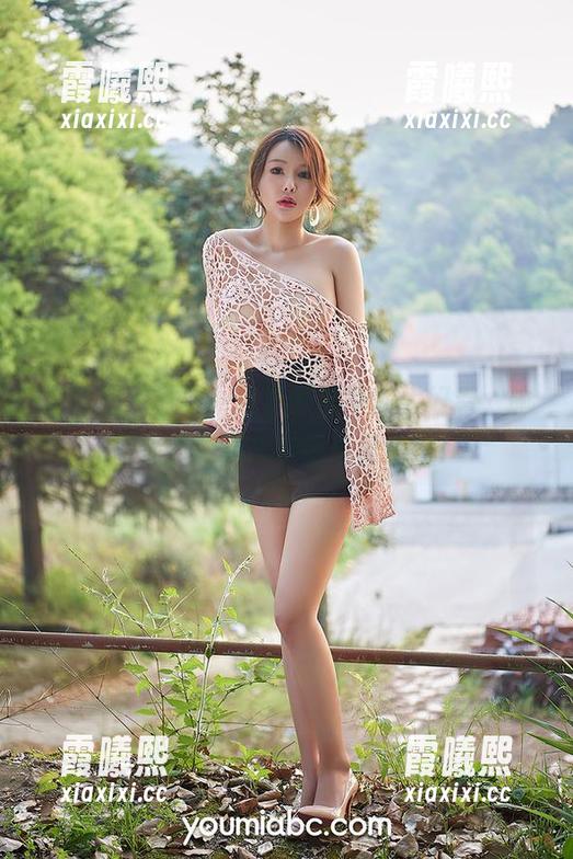尤蜜荟-何嘉颖 尤蜜荟 - 残念!何嘉颖的美图太好看,瑜伽姿势让我想去健身房炫耀!