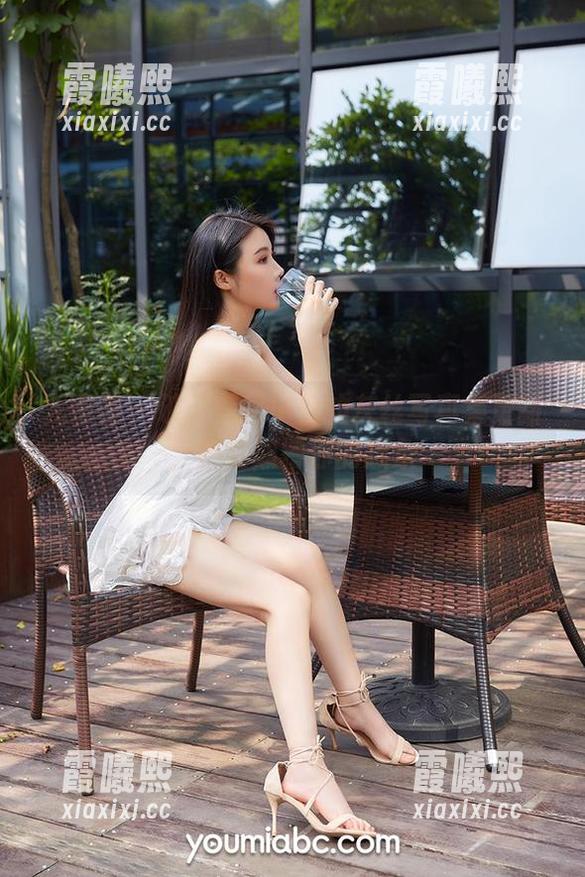 尤蜜荟-小仙 尤蜜荟 - 破天荒!小仙的灰丝写真集更新,轻松颠覆你的想象