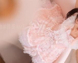 精选图库：幼水铃衣Airi，姿态颇有意思，竟然还有种说不出的吸引力。