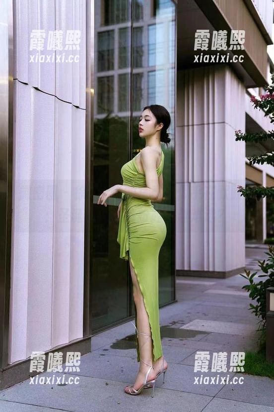 徐珺大哥 微密圈 - 徐珺大哥的写真,似乎在默默问:圣诞老人的装扮越来越难选?