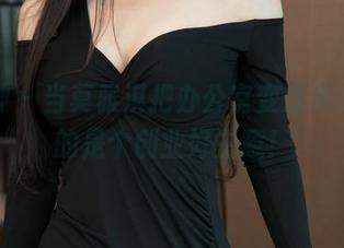 推女神 – 当莫雅淇把办公室变成秀场，真的是个创业好主意！