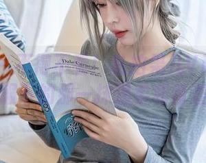 星颜社 – 不得不看！私拍果儿Victoria礼服下的那一抹温柔和青涩。