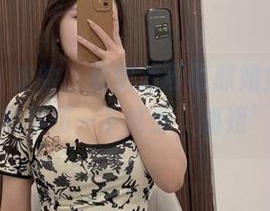 微密圈 – 哈哈，看到是可馨耶姐姐的私拍，我也想模仿一下这份‘姐姐’气场！