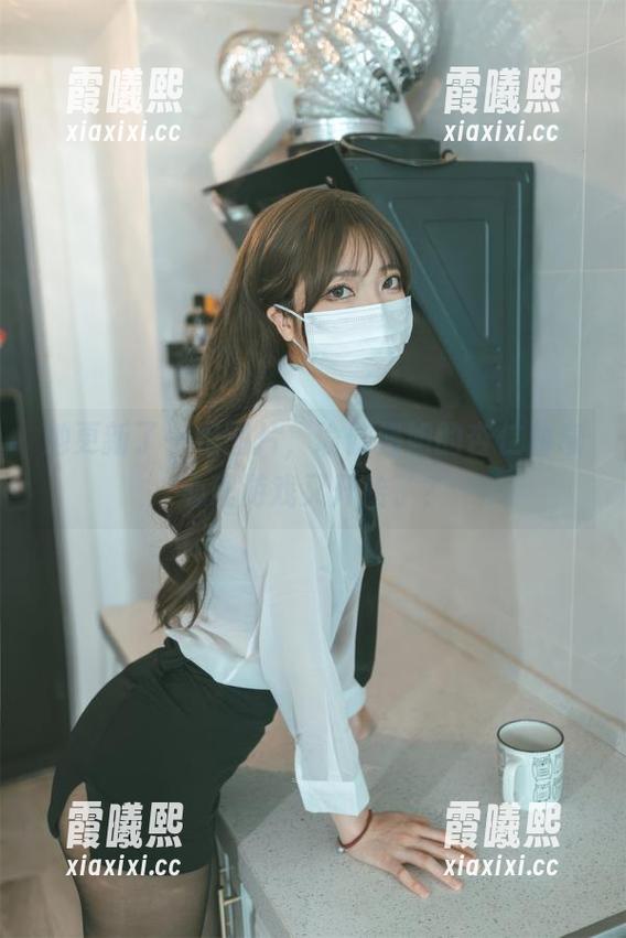 杏仁曲奇 她更新了一组图片,瑜伽姐姐的杏仁曲奇心理游戏又开始了?