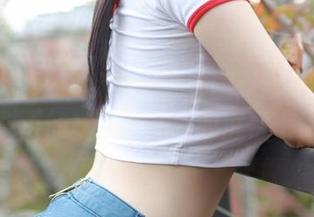 模范学院 – 短裤的壁纸乐园：甜筒晓彤把夏天的味道搬到我的屏幕上了