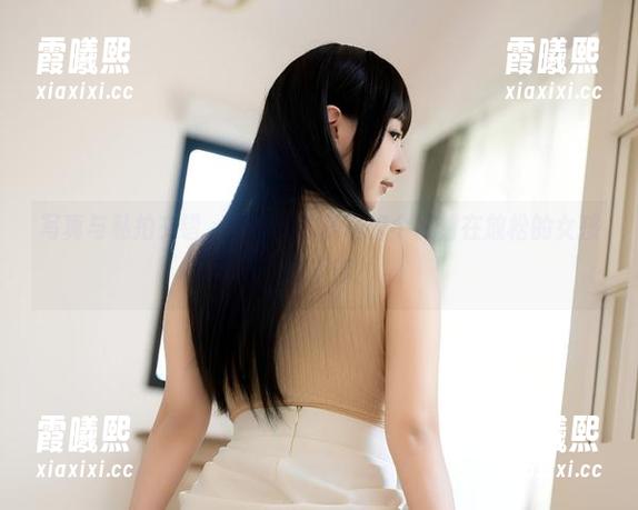 浅安安 写真与私拍交错,浅安安的表现像个时刻在放松的女孩,真不错!