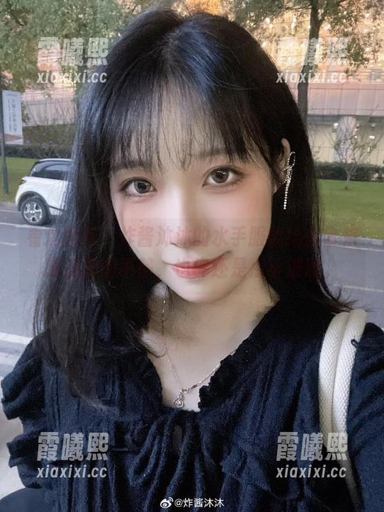 看这图包，炸酱沐沐的水手服能给你带来海浪般的平静，也许还是点小波澜。
