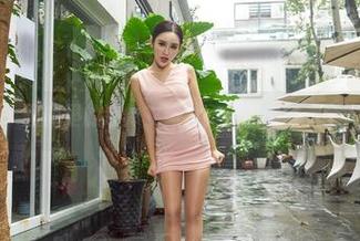 爱丝 – 图库里的连体衣派对，佳慧是唯一个人类！