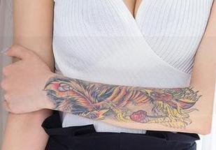 爱尤物 – 金梓馨灰丝写真，分享她和这些片子的小暴走！