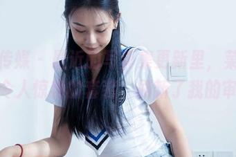 物恋传媒 – 最近的写真集更新里，菜菜用一套令人惊艳的套装，刷新了我的审美！