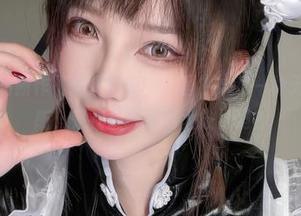 狐洛洛子的新作“拘束银狐”，居然给我一种无形的压力感，是在提醒我别太放松吗？