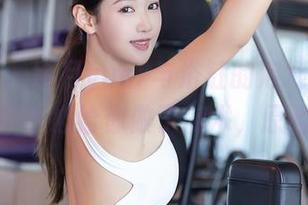 秀人网 – 冷月yuer与浴缸的泡泡戏法全集：一不小心给你做了魔术，原图炸裂！