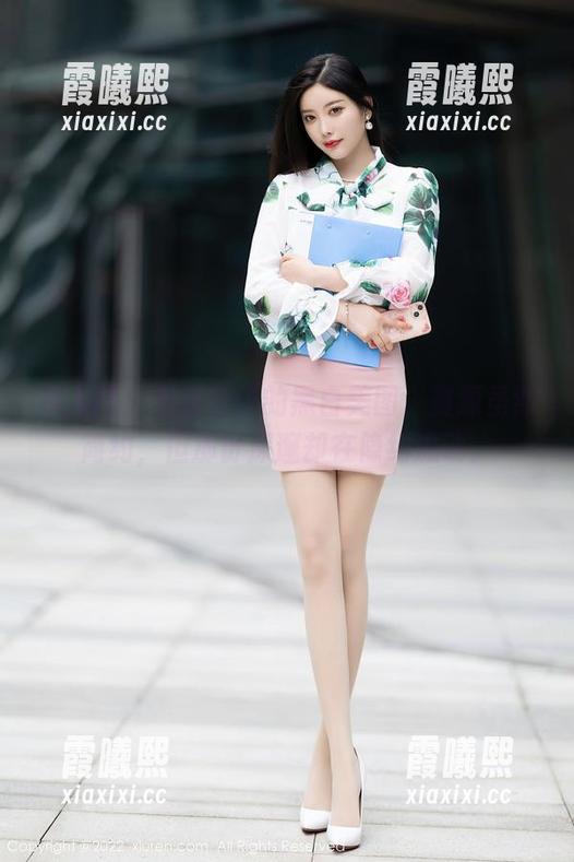 秀人网-唐安琪 秀人网 - 对唐安琪的黑白美图,资源虽然简约,但那份深邃却在隐约流动。