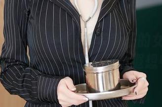 秀人网 – 一言不合就被奈奈子的女王写真抓住，资源太丰富，肆意遐想中…