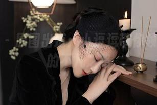 秀人网 – 原图出道：小逗逗带你领略美腿的不凡之路