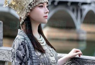 秀人网 – 追逐无圣光的美图，果儿Victoria在办公室搞事情