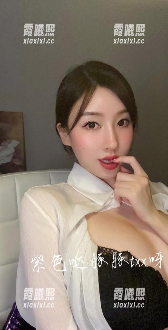 童小芯 微密圈 - 童小芯的毛衣图包,下载吧!我发现有好几种穿法。