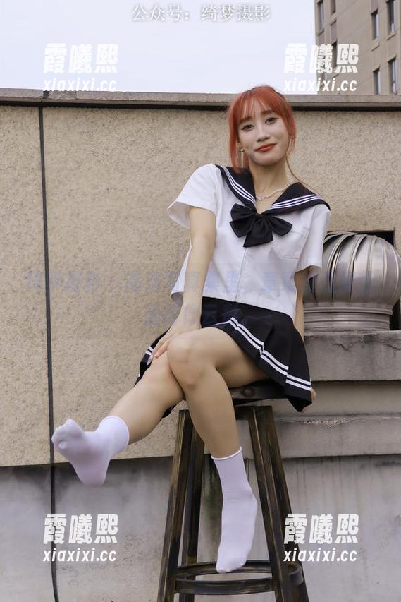 绮梦摄影-章章 绮梦摄影 - 高清写真集里,章章的白裙轻盈得像云彩。