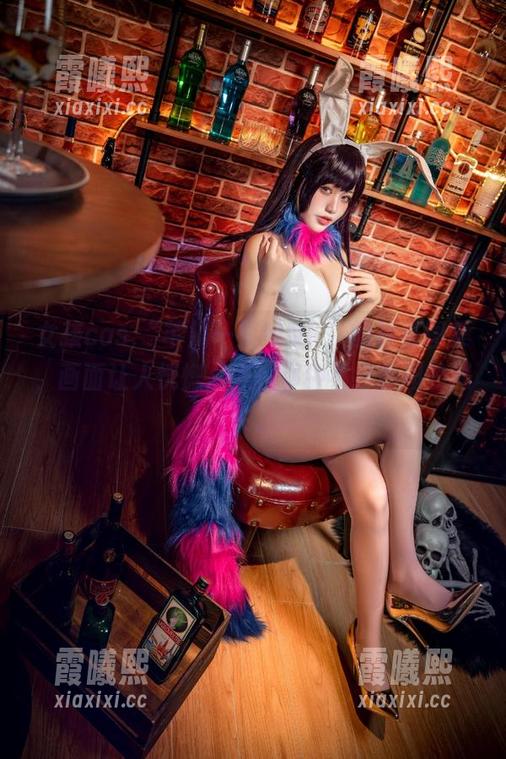 芊川一笑MNK 女孩cos,“芊川一笑MNK”的神奇图集,画面让人恍惚,像是那种不经意间的迷失。