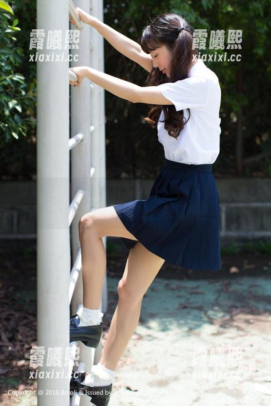 菠萝社 - 柳侑绮写真合集：海中少女，不知道她有泡水的合格证吗？