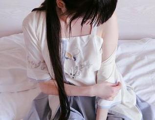 西尔酱携手秘书角色，写真集解锁新意