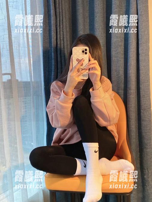 微密圈 - 软妹小九九心思真不少，油亮肉丝与白袜子的美图资源，果然是别出心裁的一道风景线。