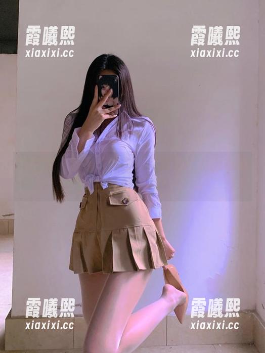 微密圈 - 陈佩奇的最新写真集：校服也能比拼时装周？